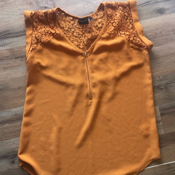 🦁Orange Top with lace detail - Picture 3 of 3